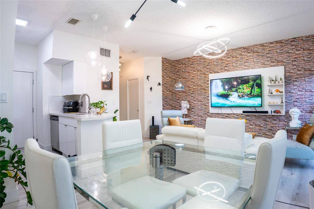 Pembroke Pines, FL 33025,361 SW 95th Ter #361