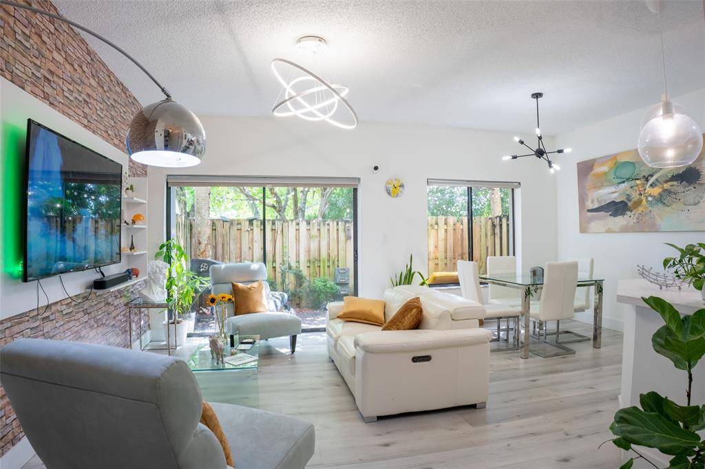 Pembroke Pines, FL 33025,361 SW 95th Ter #361