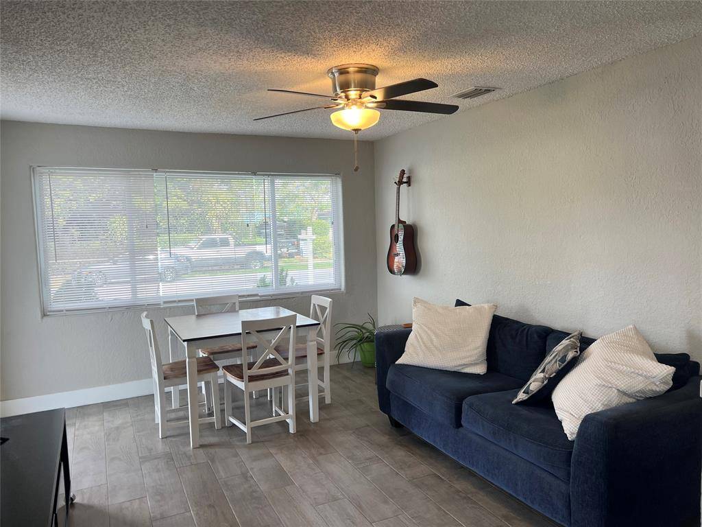 Davie, FL 33314,5720 SW 37th Ct