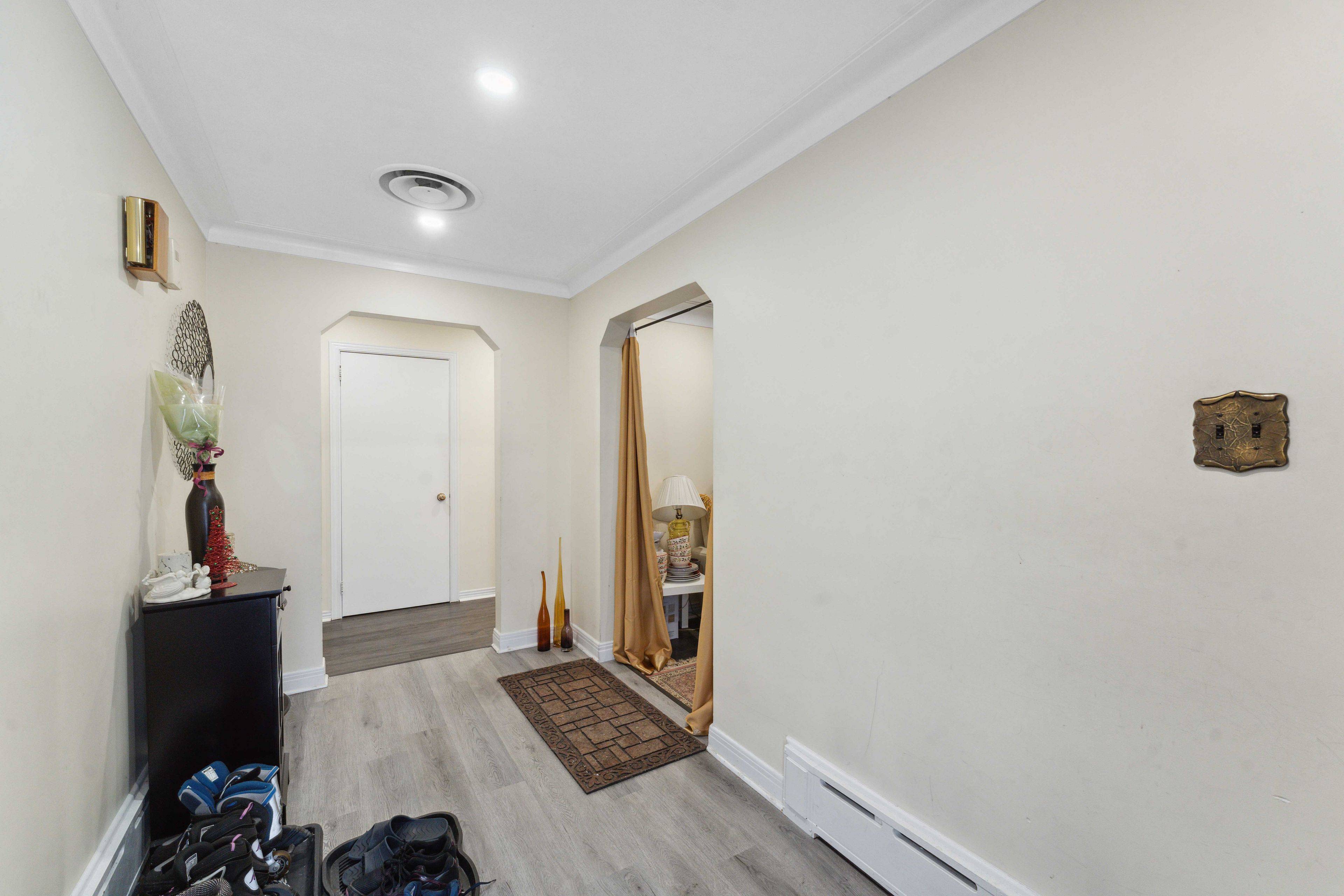 Hunt Club - South Keys And Area, ON K1V 6P7,1266 Walkley RD