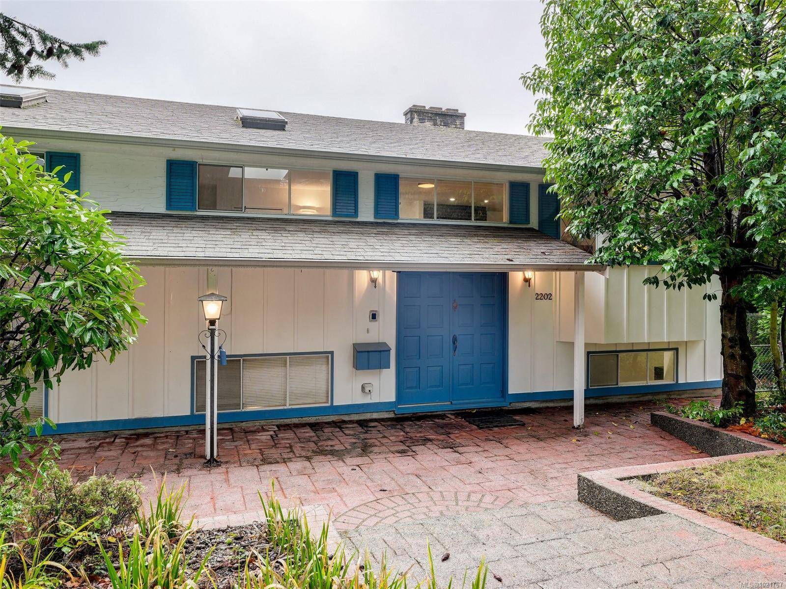 Saanich, BC V8N 1V3,2202 Arbutus Rd