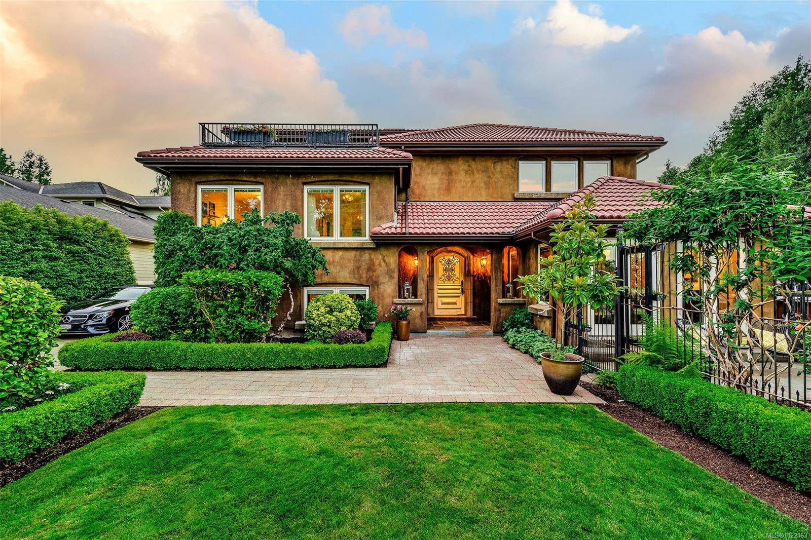 Saanich, BC V8Y 2M9,5388 Parker Ave