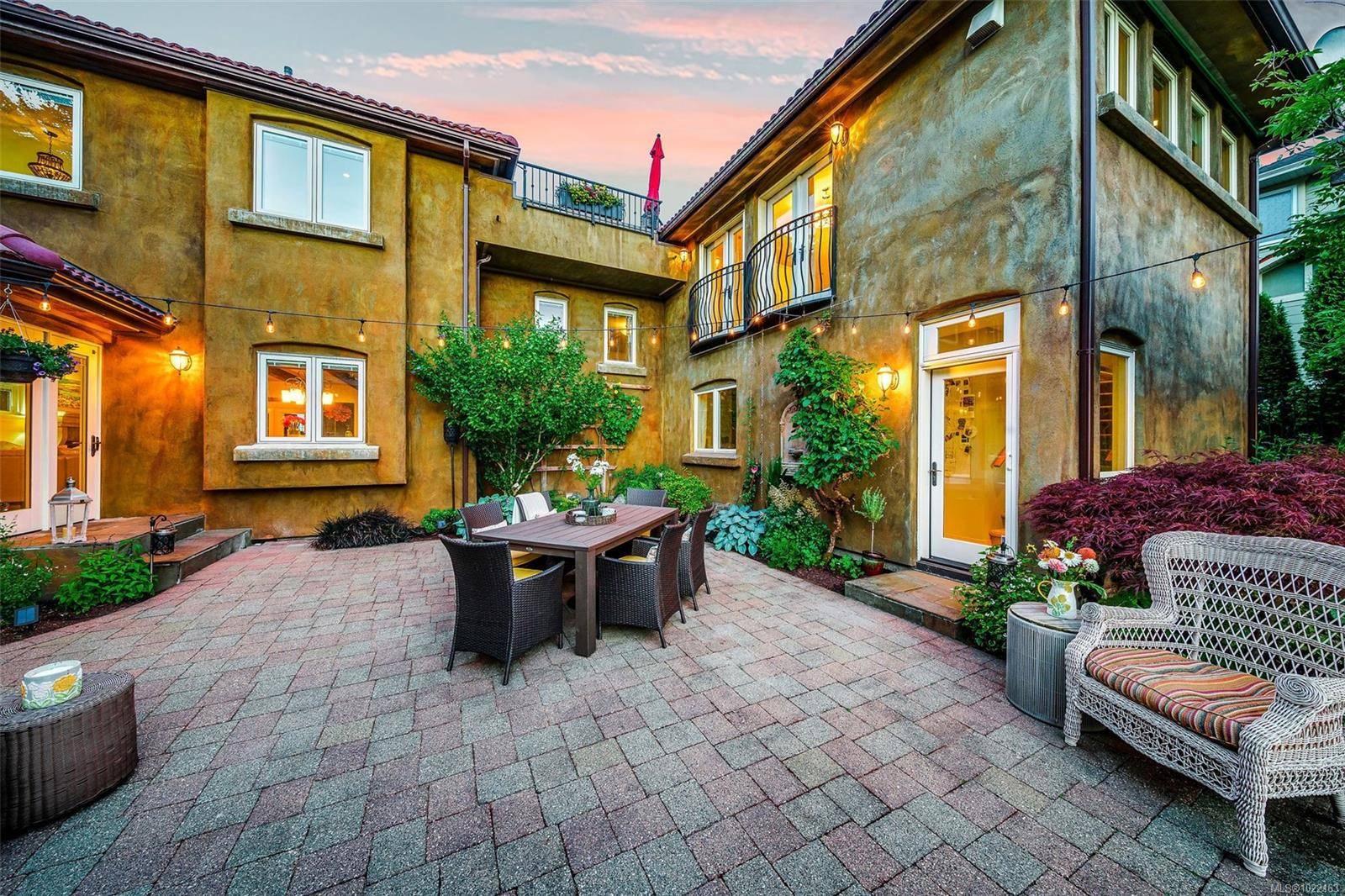 Saanich, BC V8Y 2M9,5388 Parker Ave