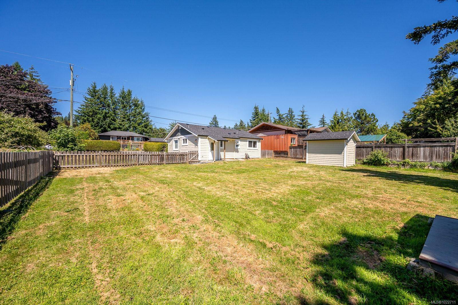Comox, BC V9M 2C9,1825 Robb Ave