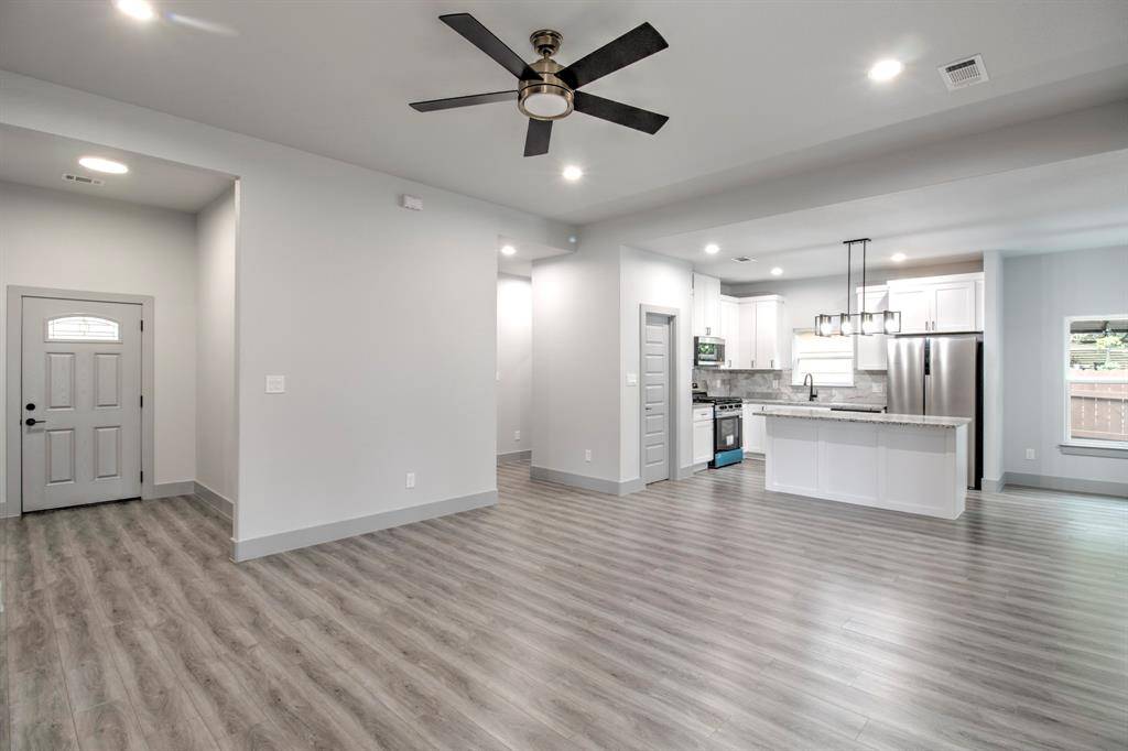 Sherman, TX 75090,1015 HOLIDAY Drive