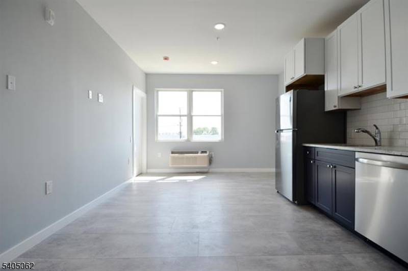 Bayonne City, NJ 07002,82-84 E 31St St #202