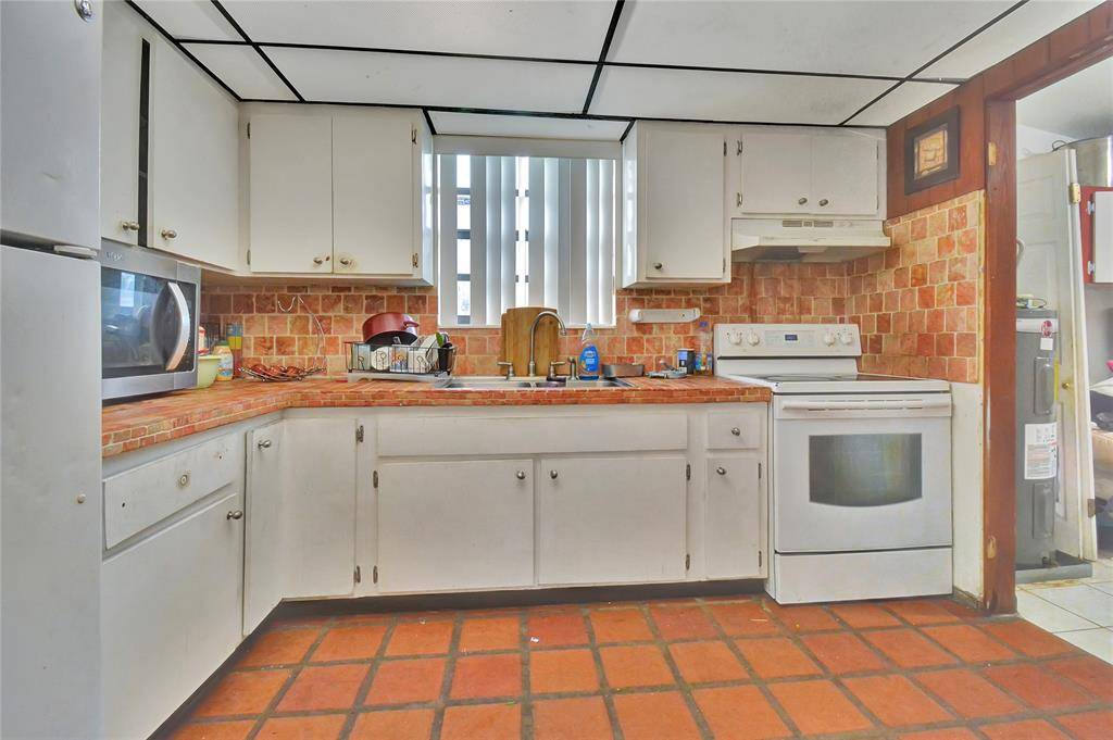 Lauderdale Lakes, FL 33319,4401 NW 33rd St