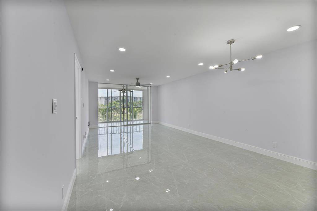 Pompano Beach, FL 33069,2901 S Palm Aire Dr #306