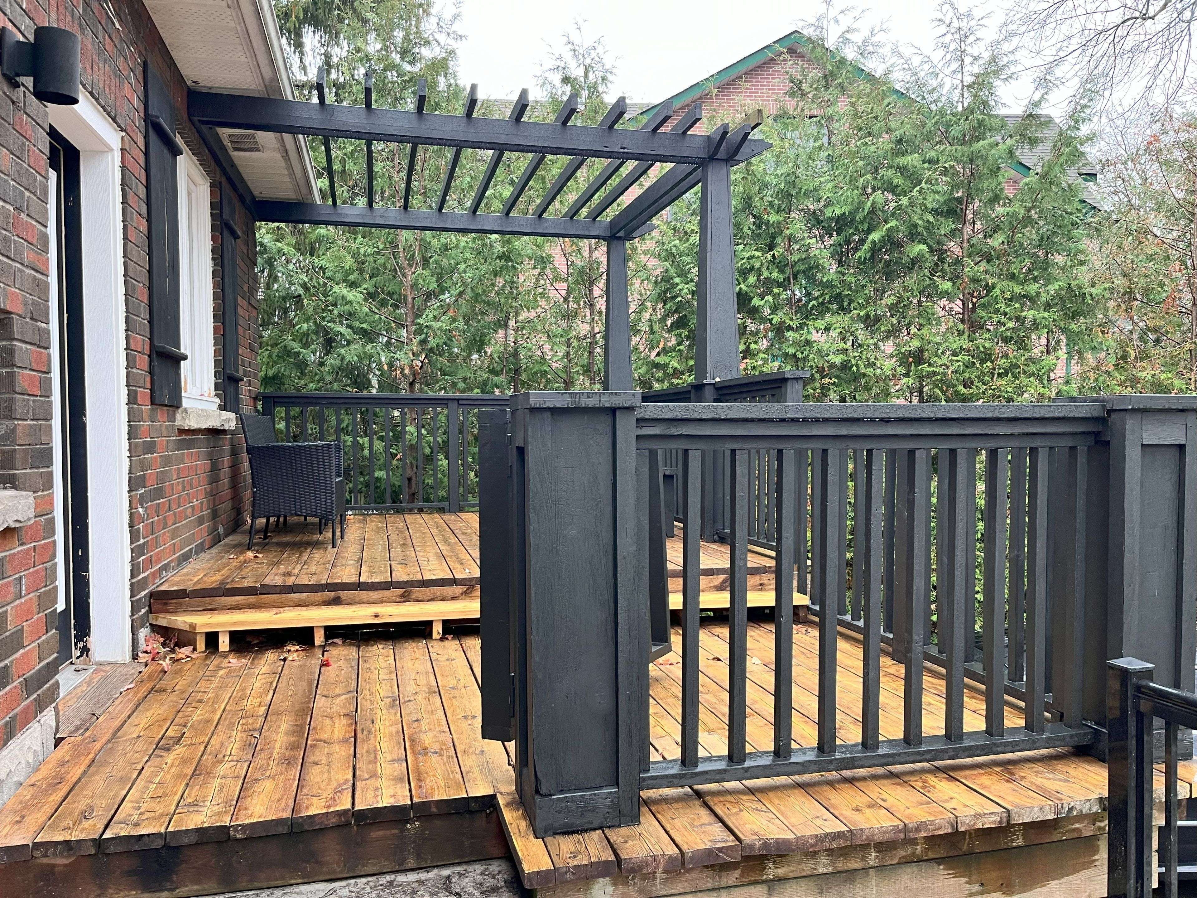 Newmarket, ON L3Y 4B2,115 Raglan ST