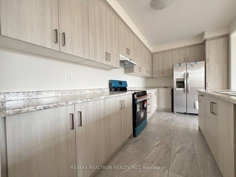 East Gwillimbury, ON L0G 1R0,49 Kenneth Rogers CRES