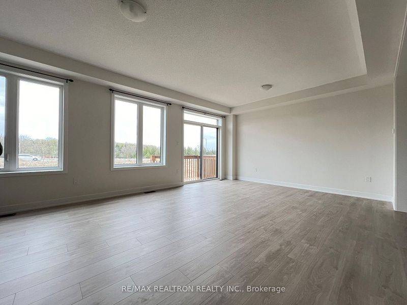 East Gwillimbury, ON L0G 1R0,49 Kenneth Rogers CRES