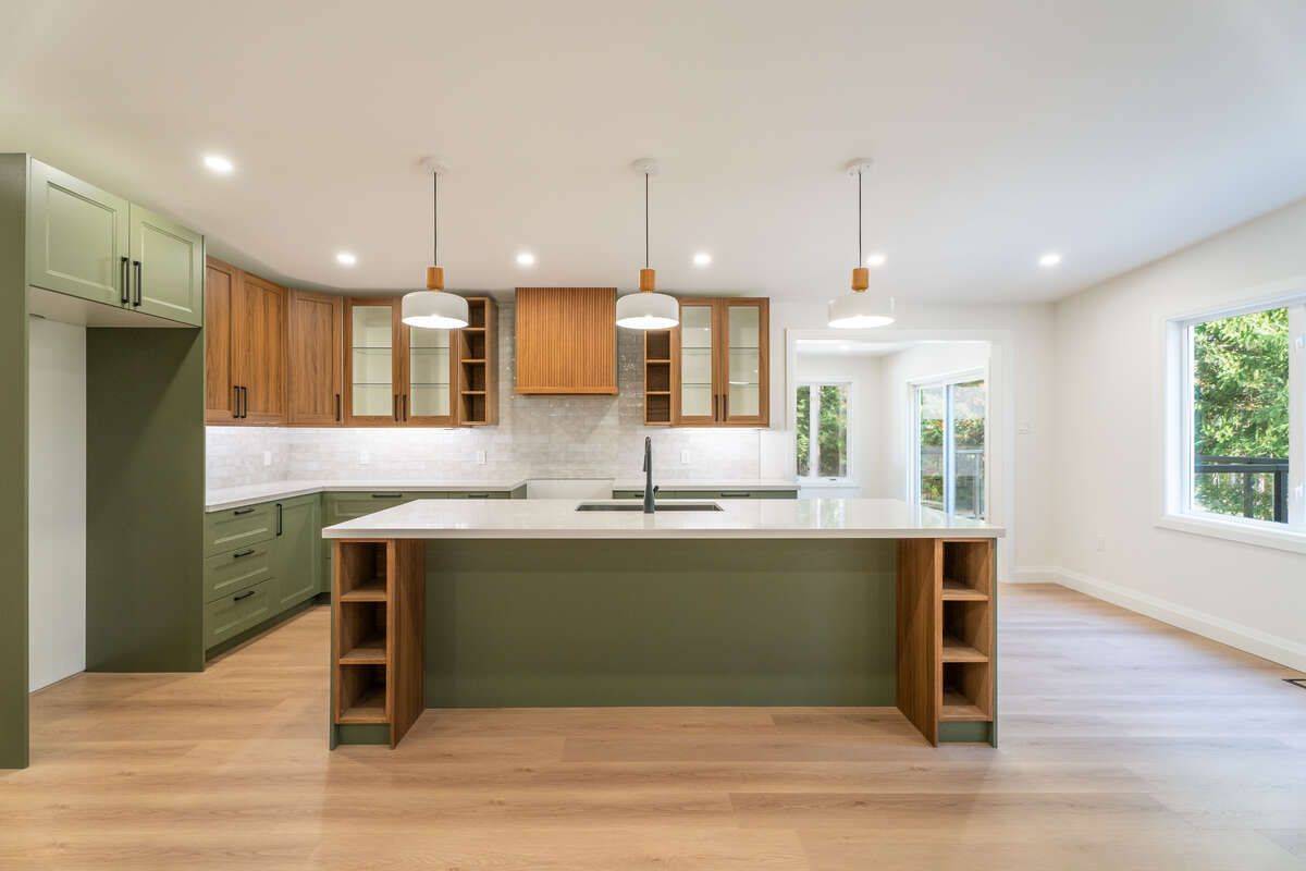 Tiny, ON L9M 0C2,14 Eagle RD