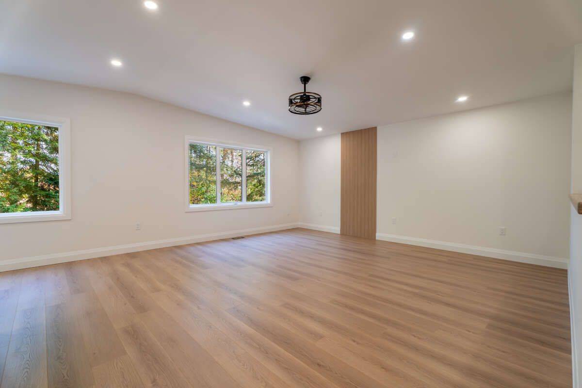 Tiny, ON L9M 0C2,14 Eagle RD