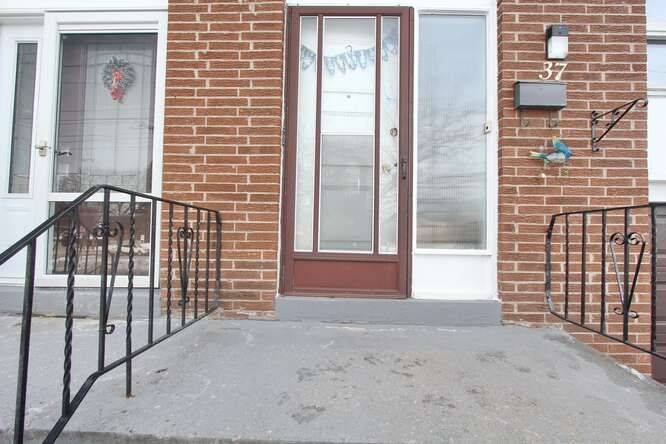 Mississauga, ON L4T 3C7,7500 Goreway DR E #37