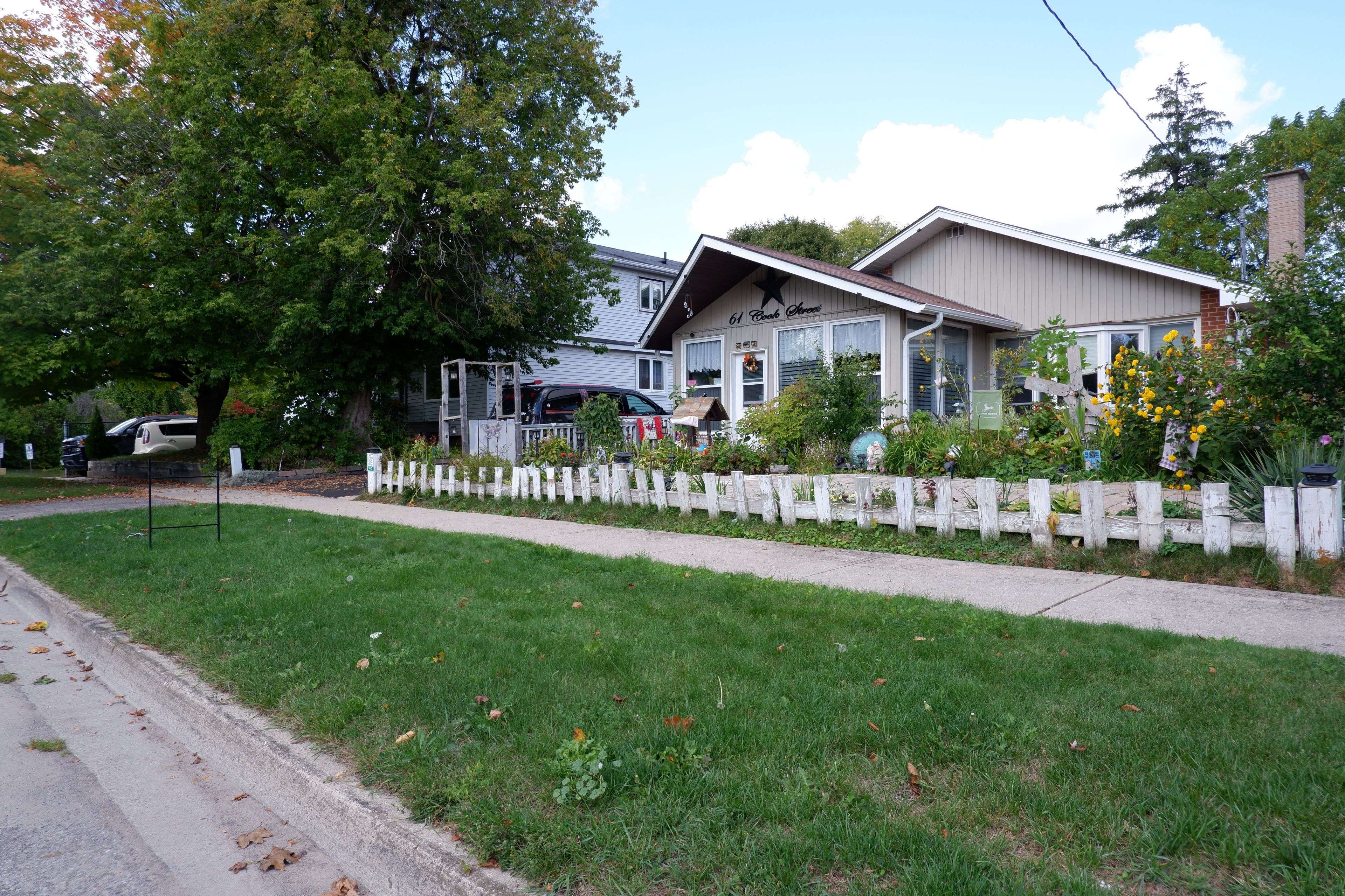 Halton Hills, ON L7J 1Z5,61 Cook ST