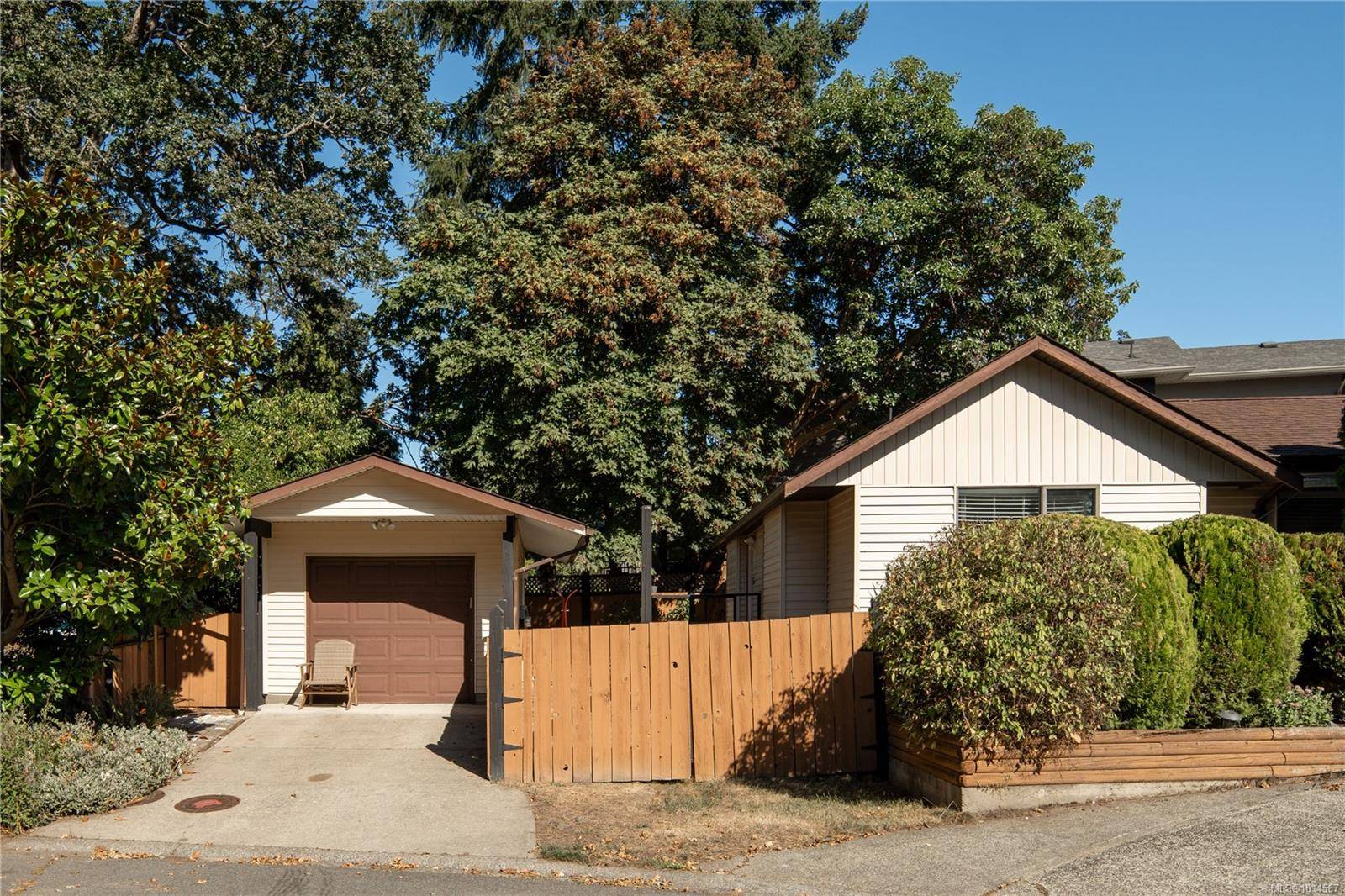 Saanich, BC V8X 4R4,4101 Scoones Pl