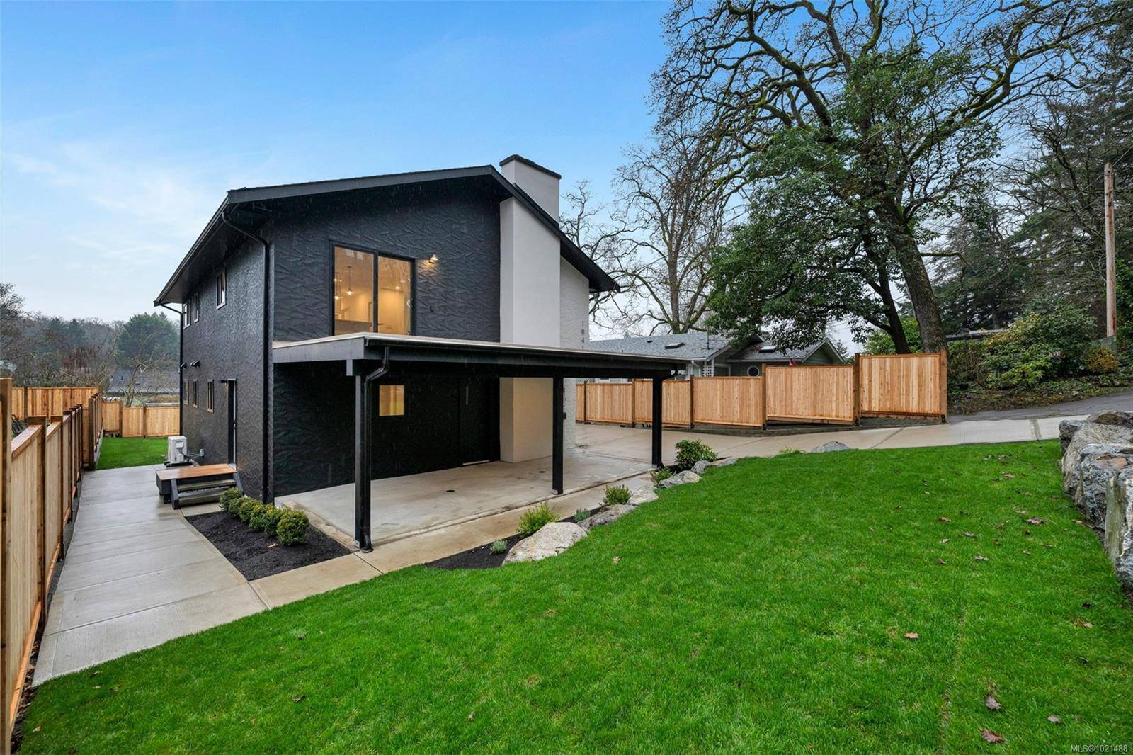 Saanich, BC V8X 3B5,1041 Hulford St