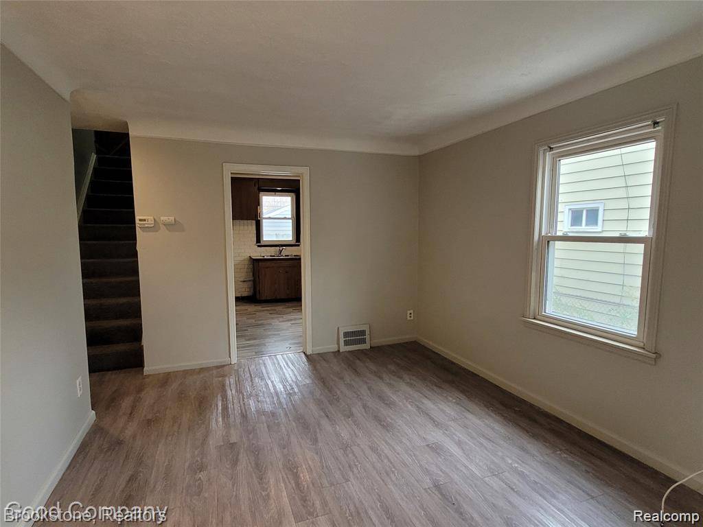 Harper Woods, MI 48225,18729 Elkhart ST