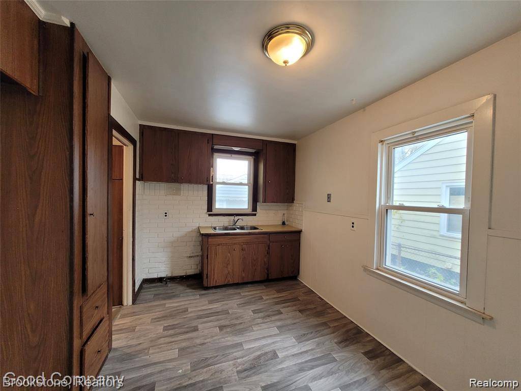 Harper Woods, MI 48225,18729 Elkhart ST