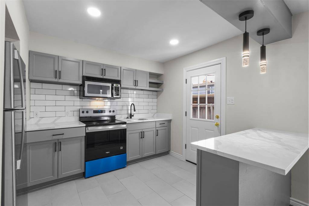 Dallas, TX 75235,4941 N Hall Street