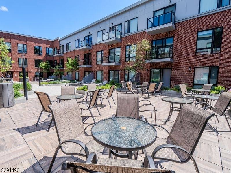 Morristown Town, NJ 07960,173C Morris St #323