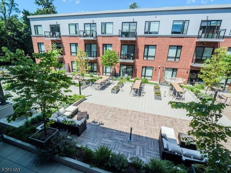 Morristown Town, NJ 07960,173C Morris St #323