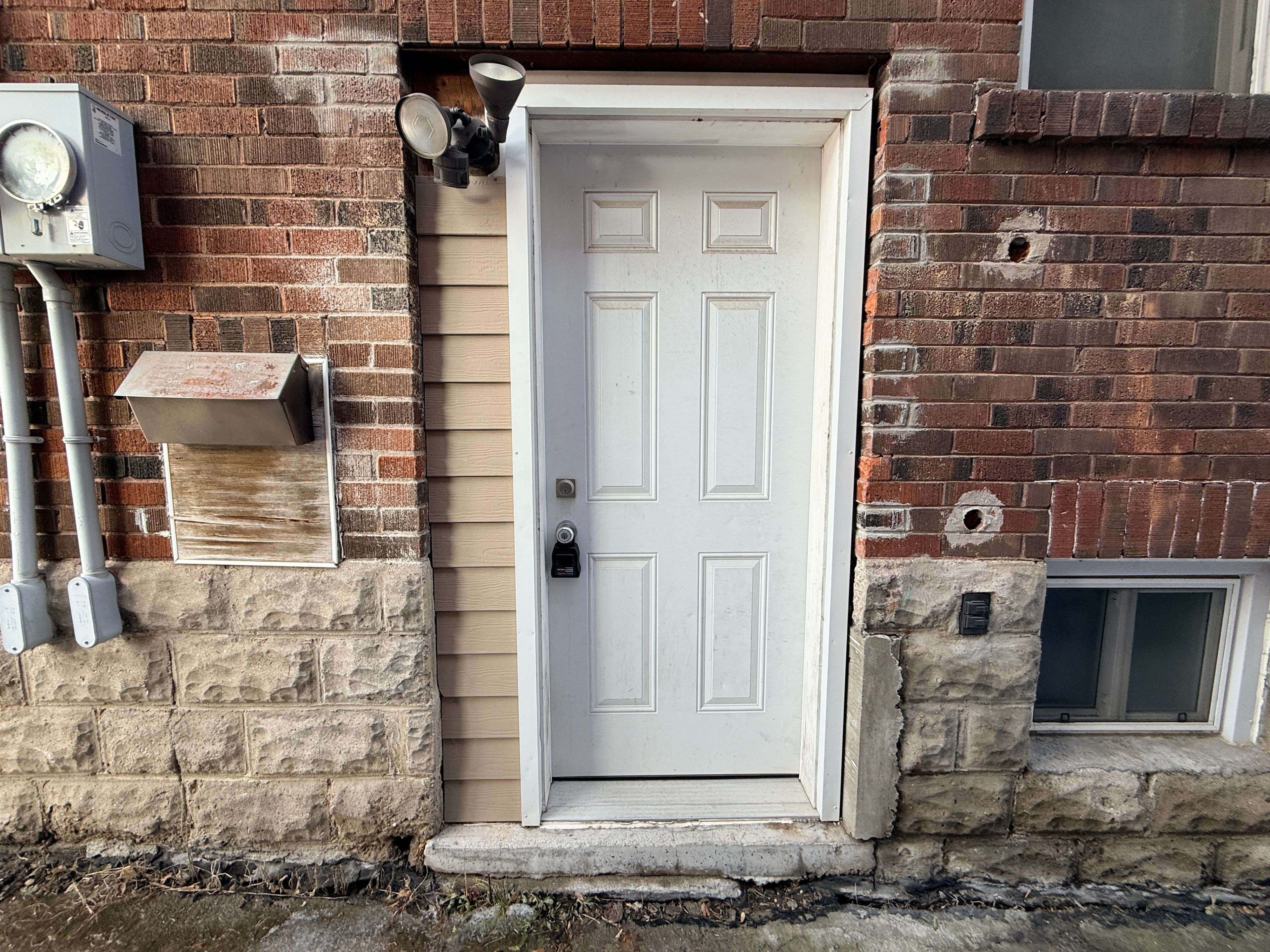 Toronto E01, ON M4L 2S3,63 Billings AVE