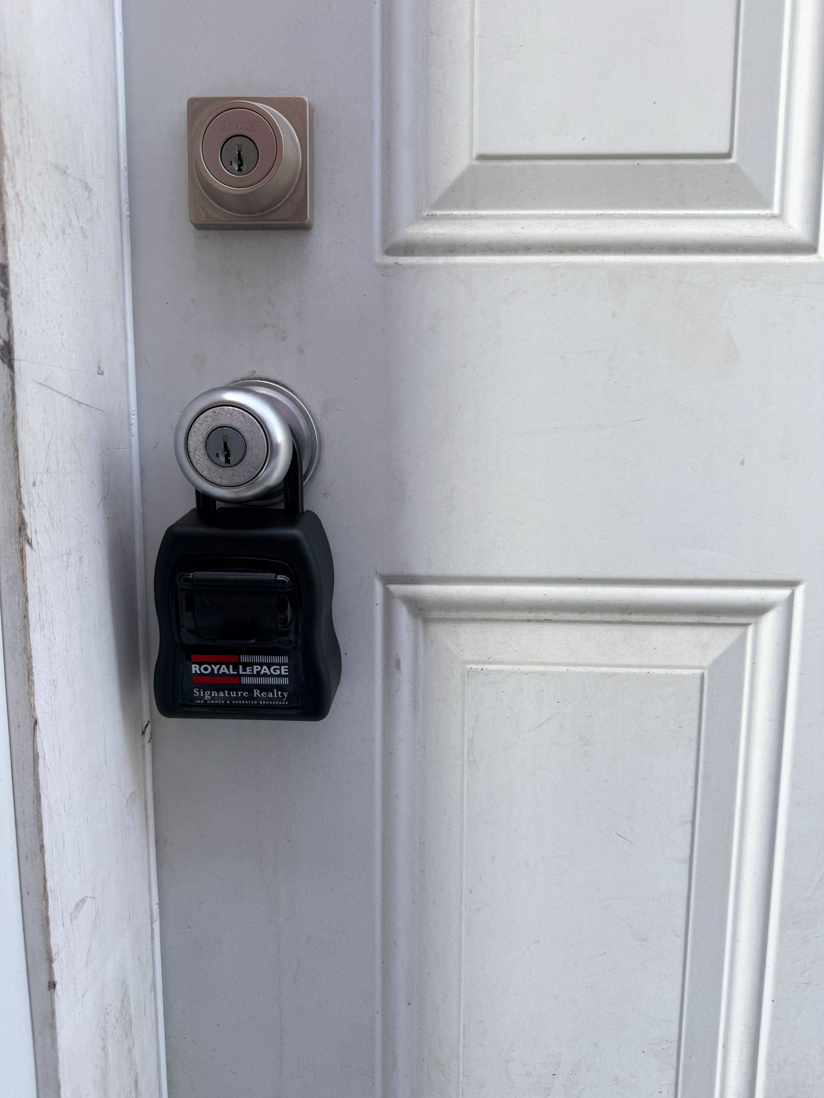 Toronto E01, ON M4L 2S3,63 Billings AVE