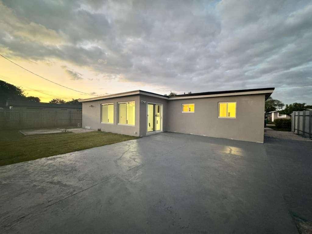 Miramar, FL 33023,7430 Venetian St