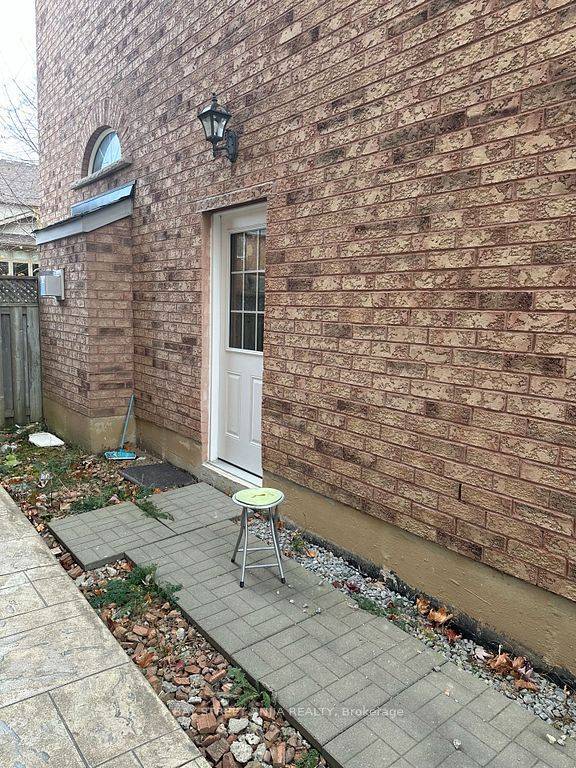 Markham, ON L6C 2C3,3 Stonebridge DR #Bsmt