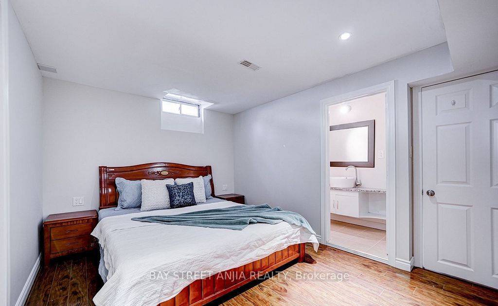 Markham, ON L6C 2C3,3 Stonebridge DR #Bsmt