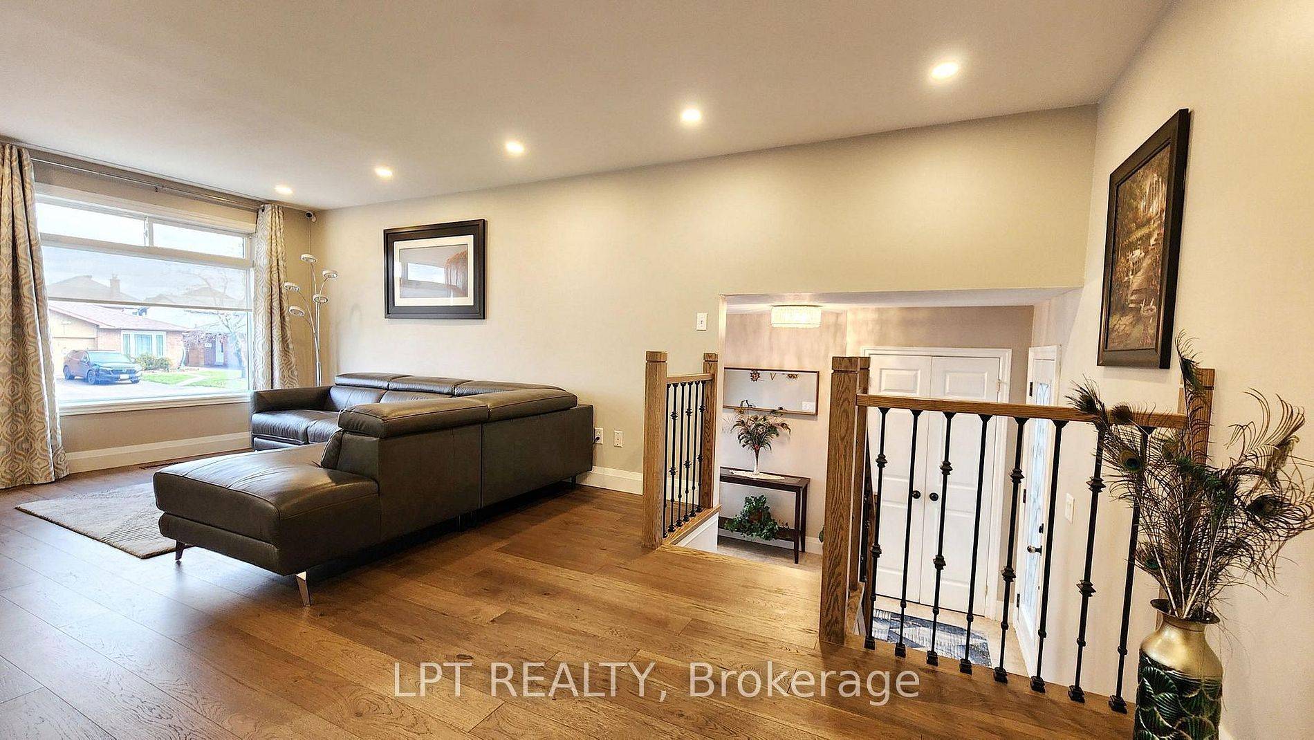 Barrie, ON L4M 4X2,48 Maplehurst CRES