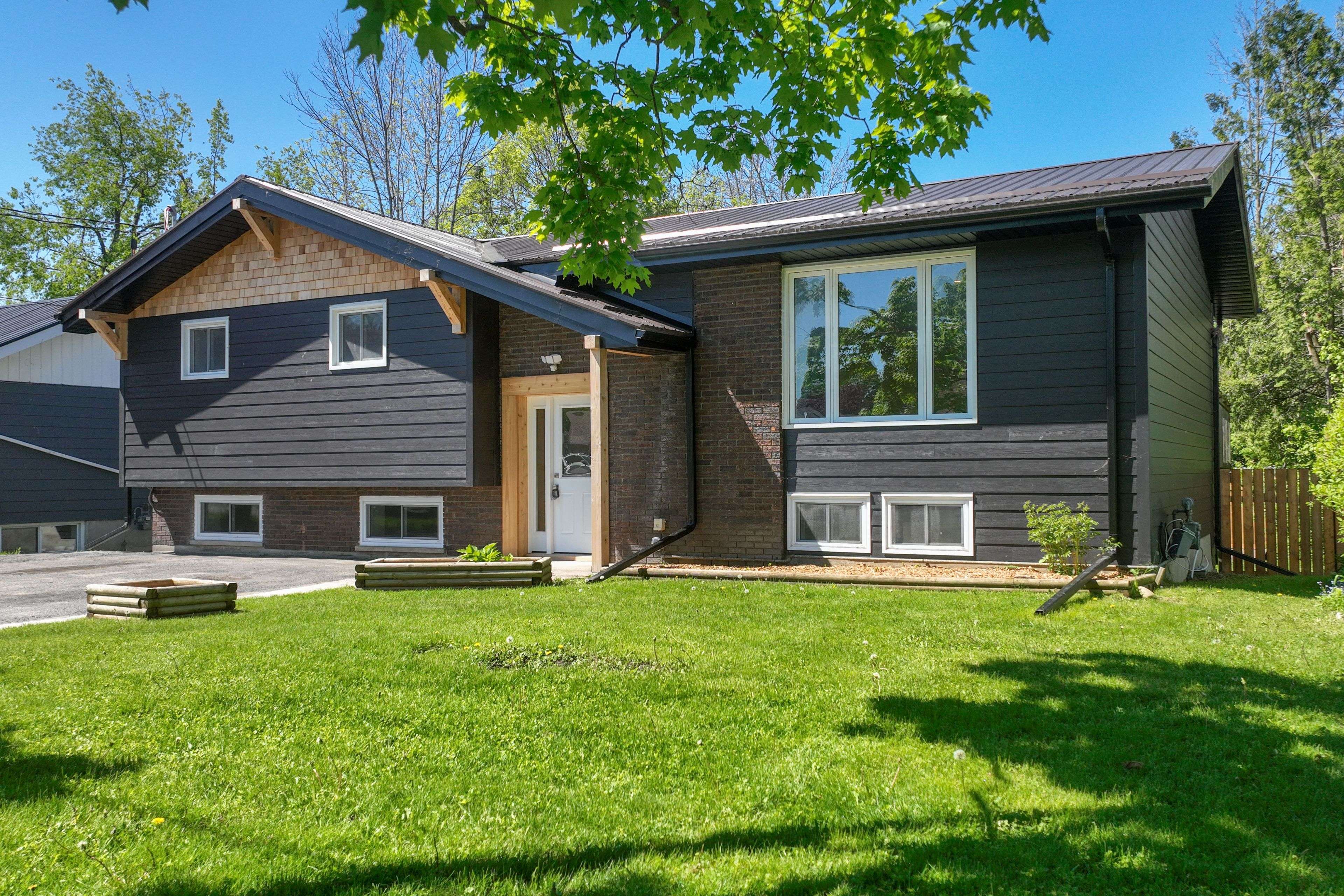 Orillia, ON L3V 4Y2,571 High ST