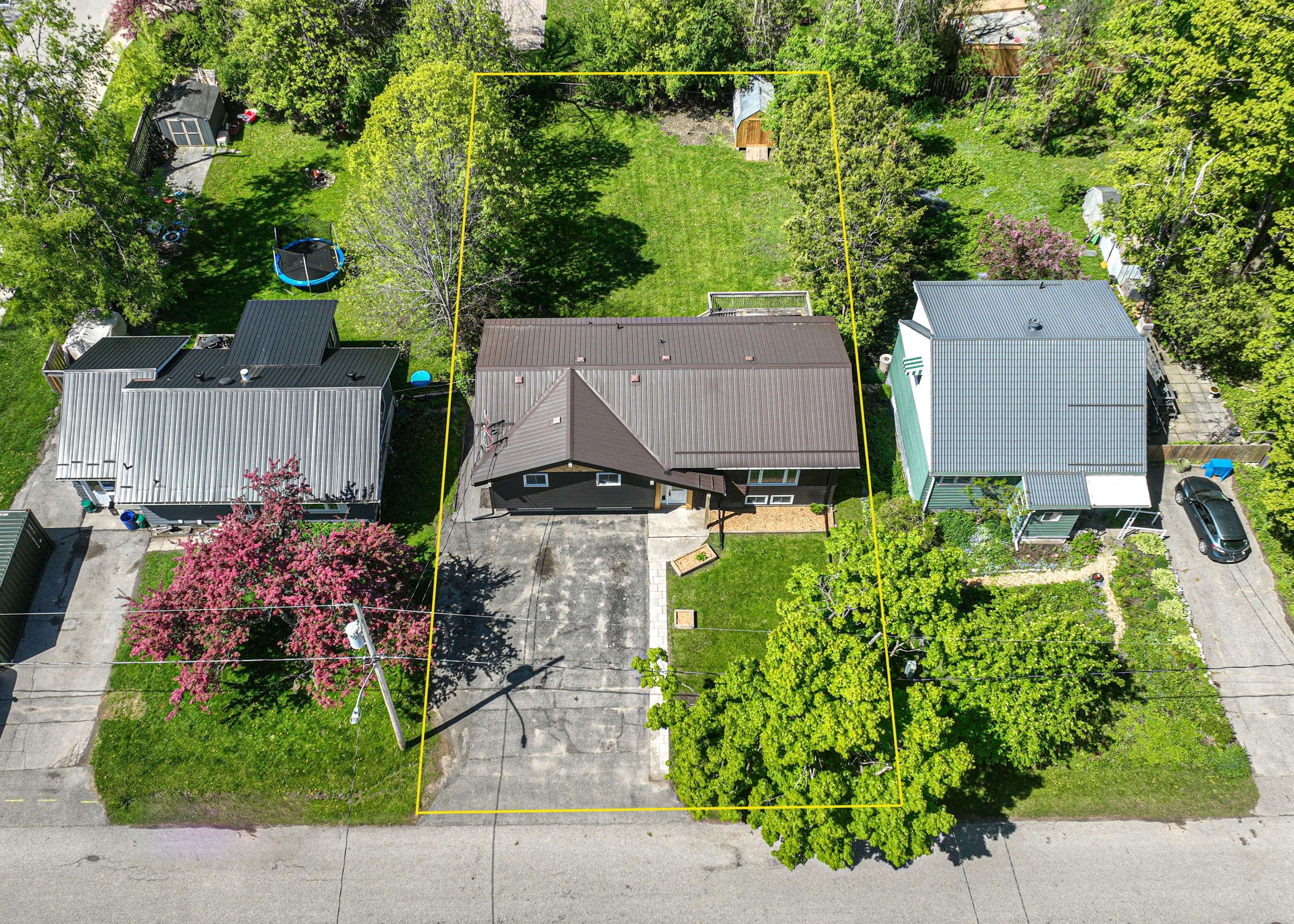 Orillia, ON L3V 4Y2,571 High ST