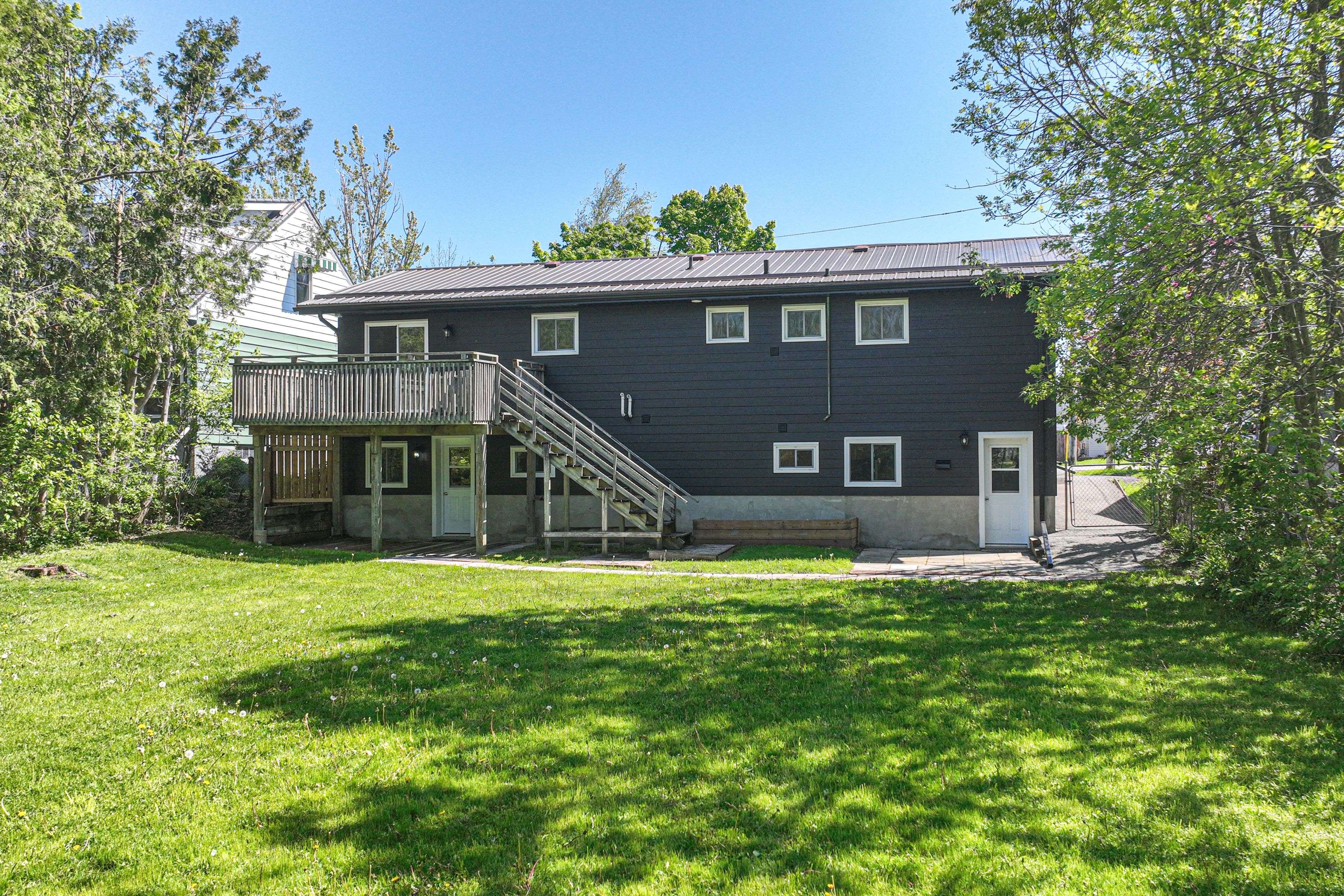 Orillia, ON L3V 4Y2,571 High ST