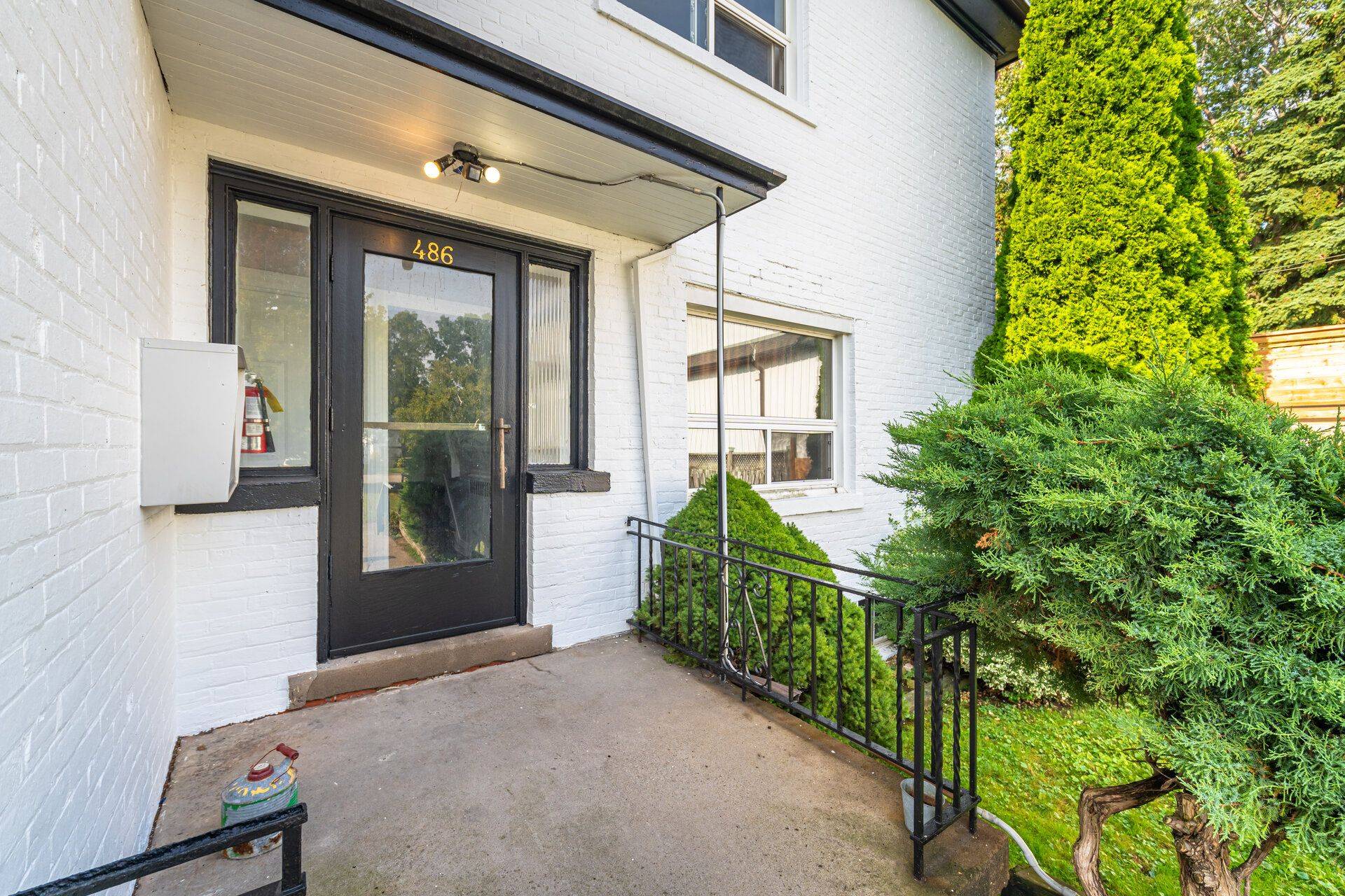 Burlington, ON L7R 2R3,486 Holtby AVE #3