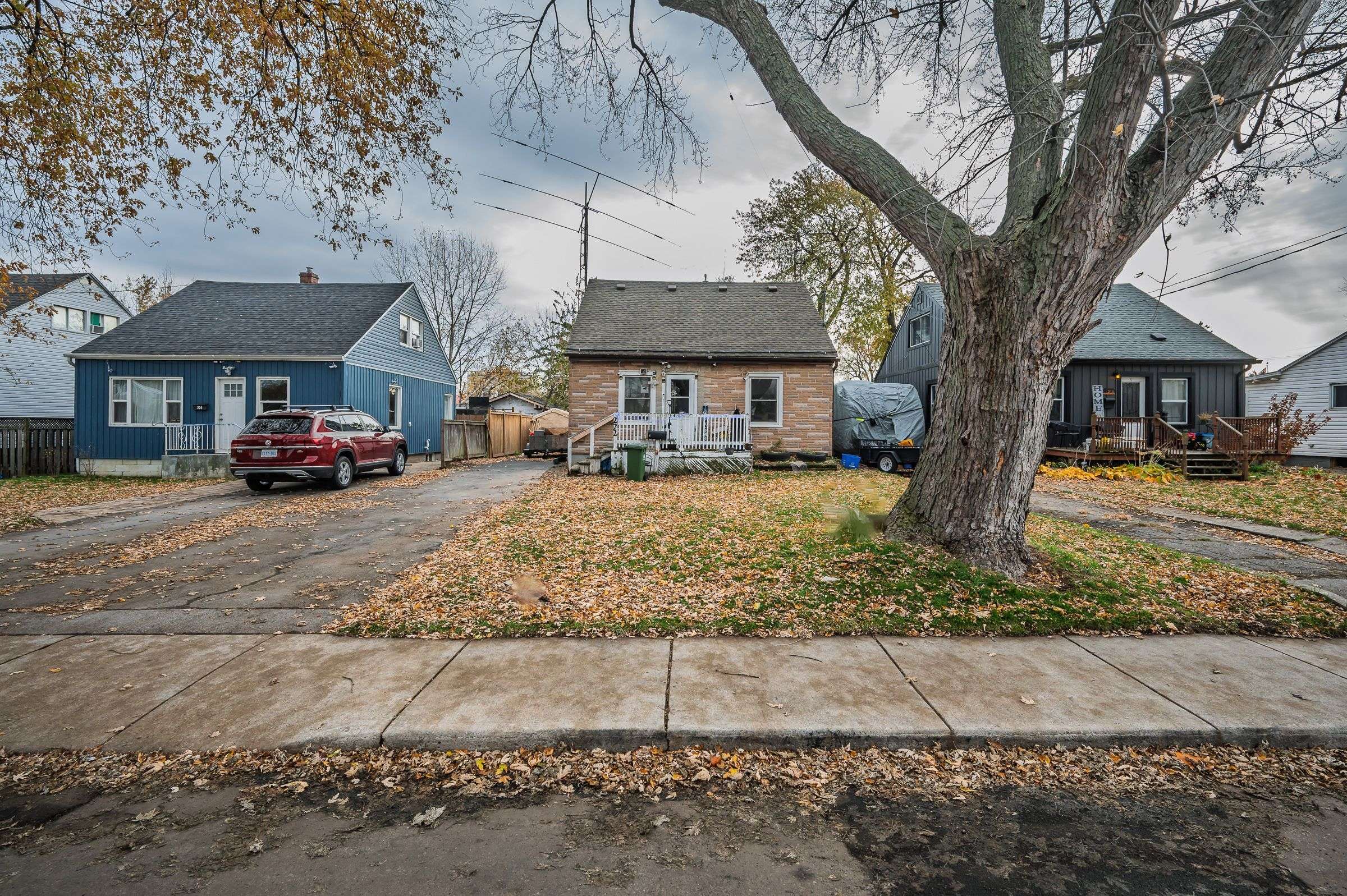 Hamilton, ON L8H 5R1,222 Walter AVE N