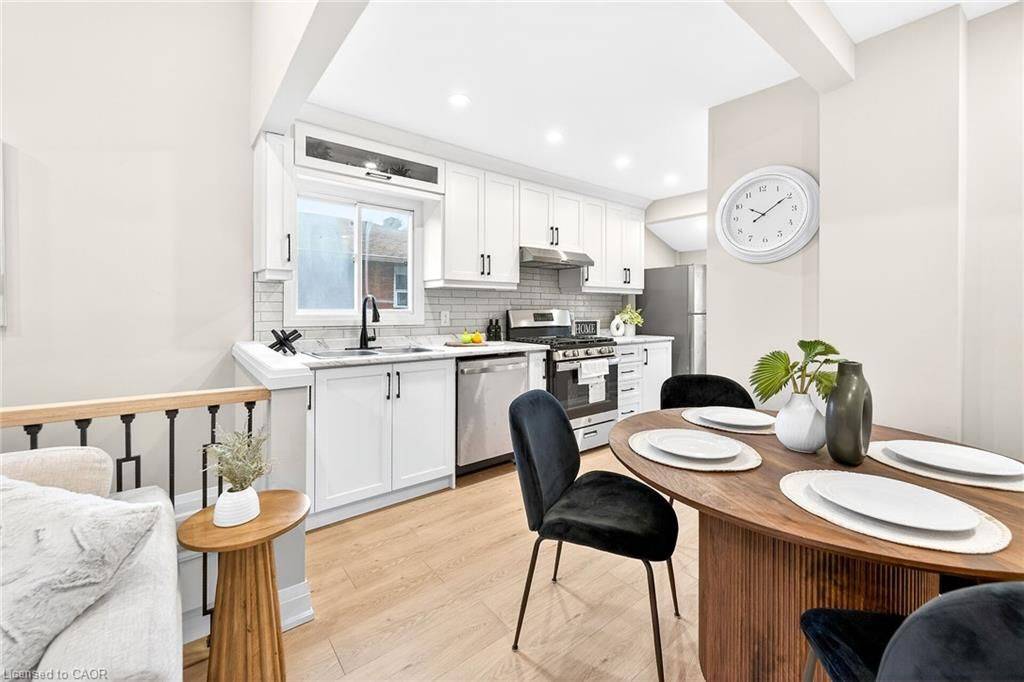 Hamilton, ON L8H 5R2,156 Walter AVE N