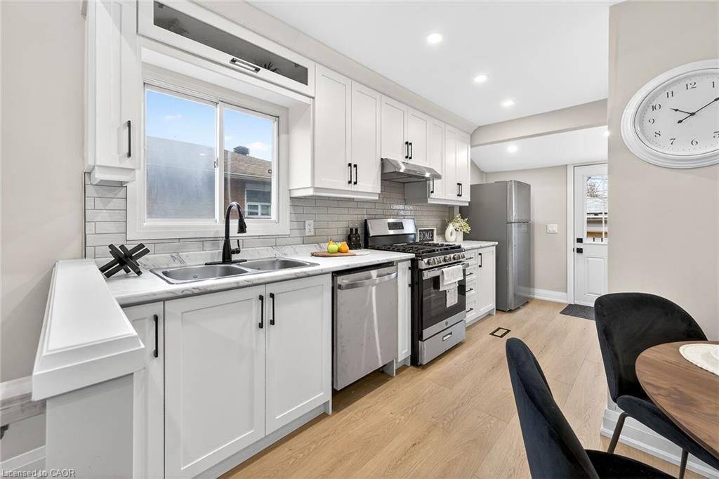 Hamilton, ON L8H 5R2,156 Walter AVE N