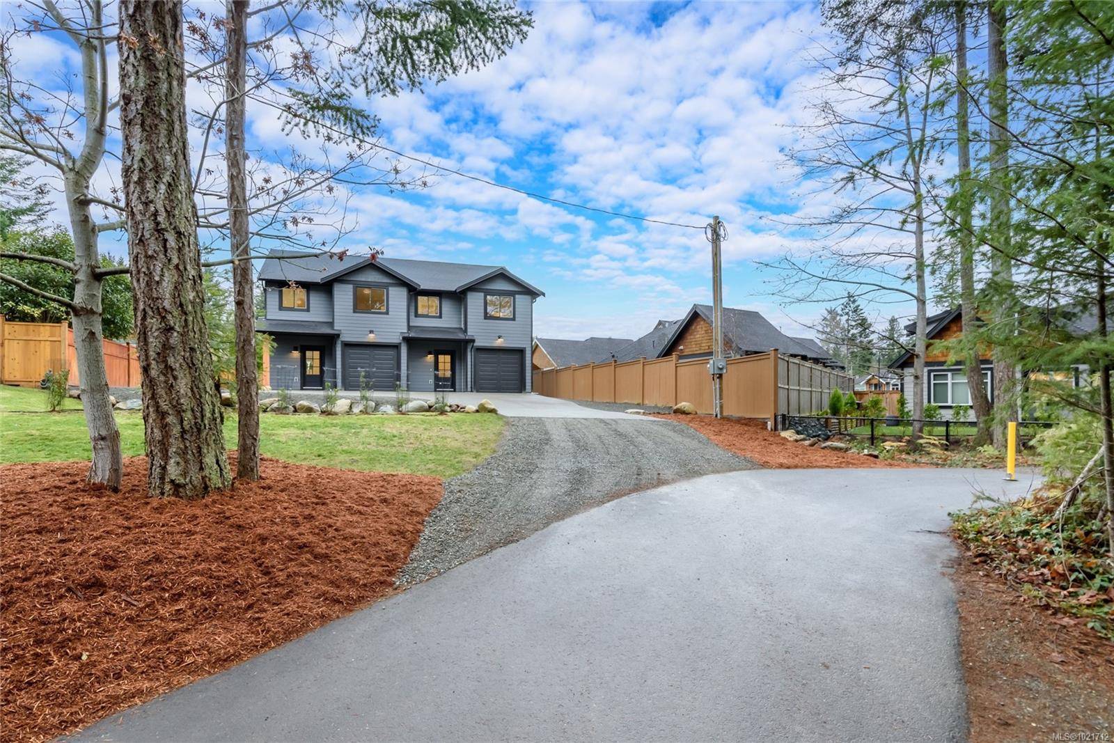 Comox, BC V0M 3W9,1044 Lazo Rd #B