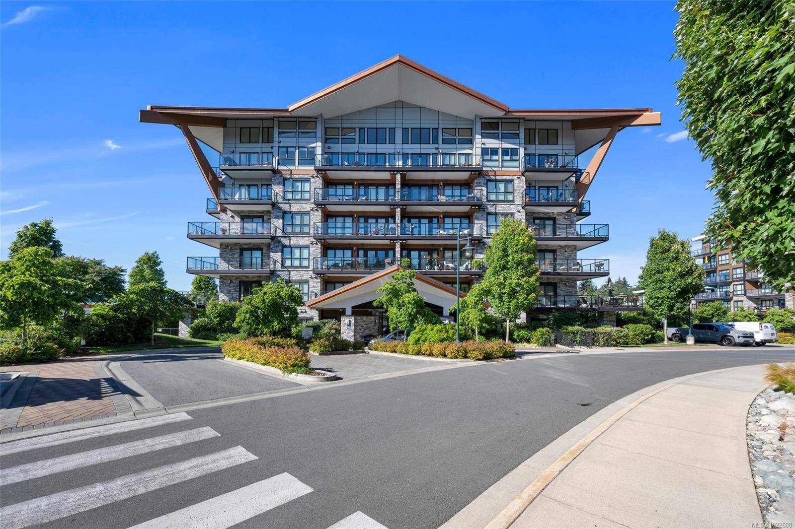 Saanich, BC V8Z 0E4,747 Travino Lane #201