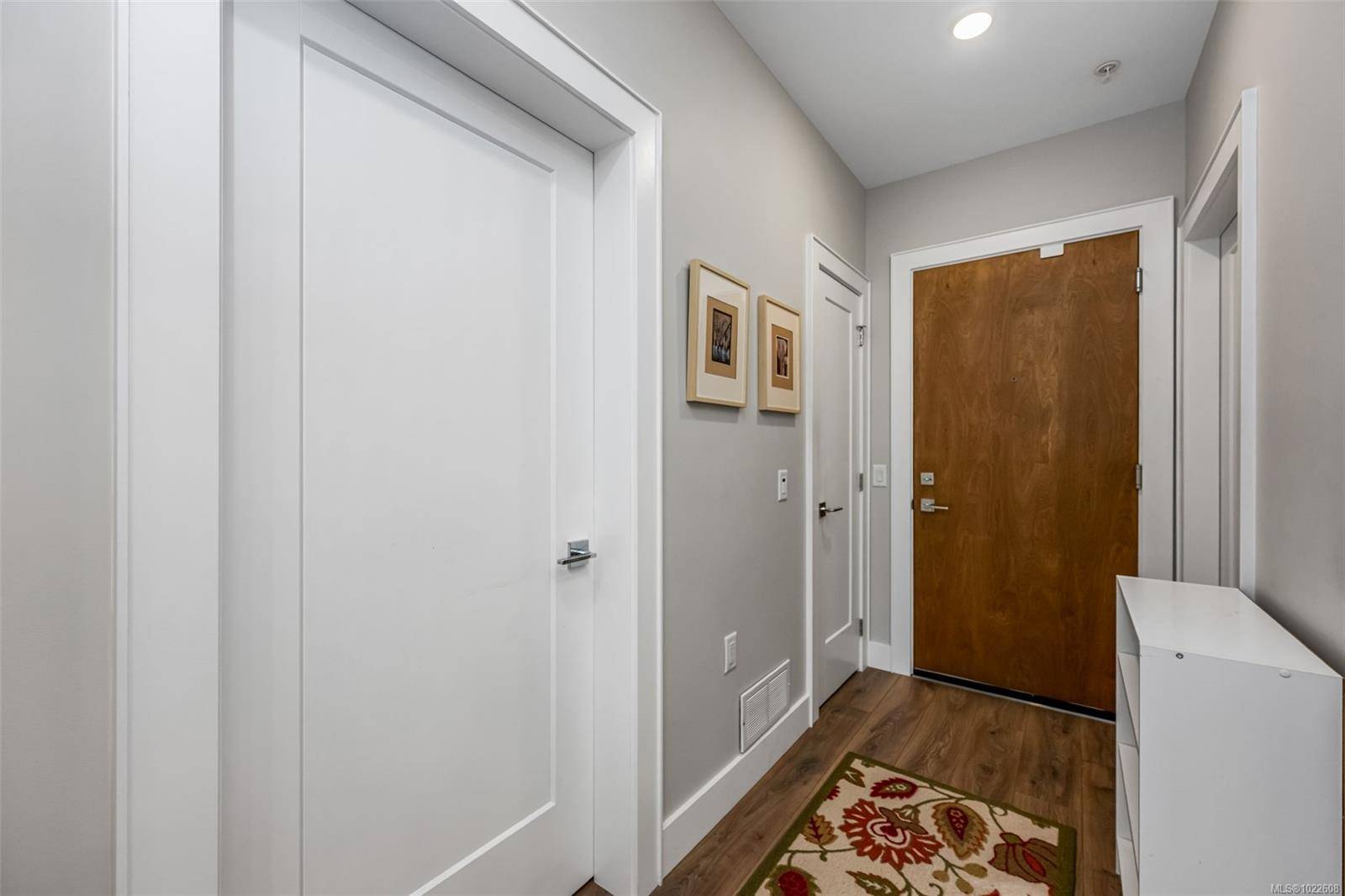 Saanich, BC V8Z 0E4,747 Travino Lane #201