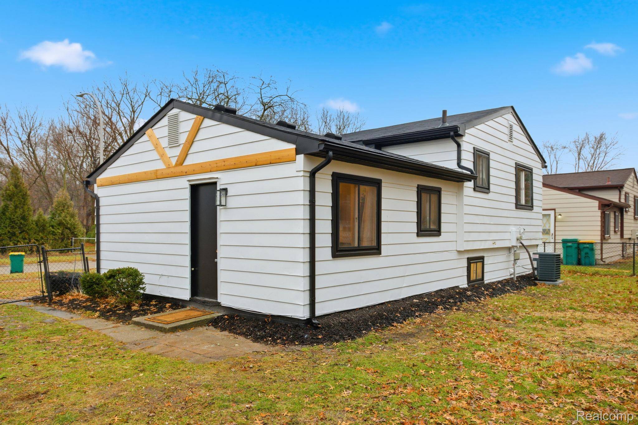 Romulus, MI 48174,15486 Orchard ST