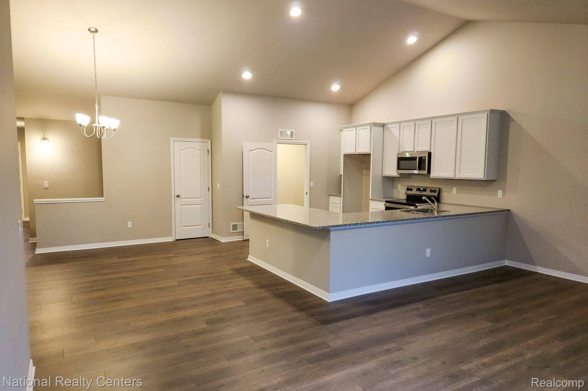 Lapeer, MI 48446,303 Devonshire DR #7