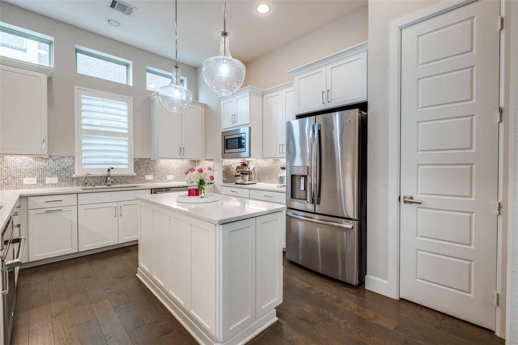 Dallas, TX 75235,5917 Evening Star Place