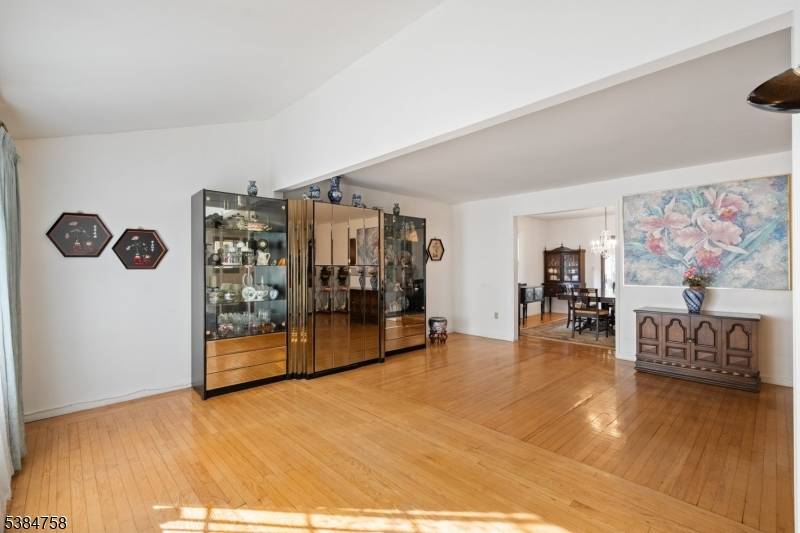 Teaneck Twp., NJ 07666,489 Maple Ave