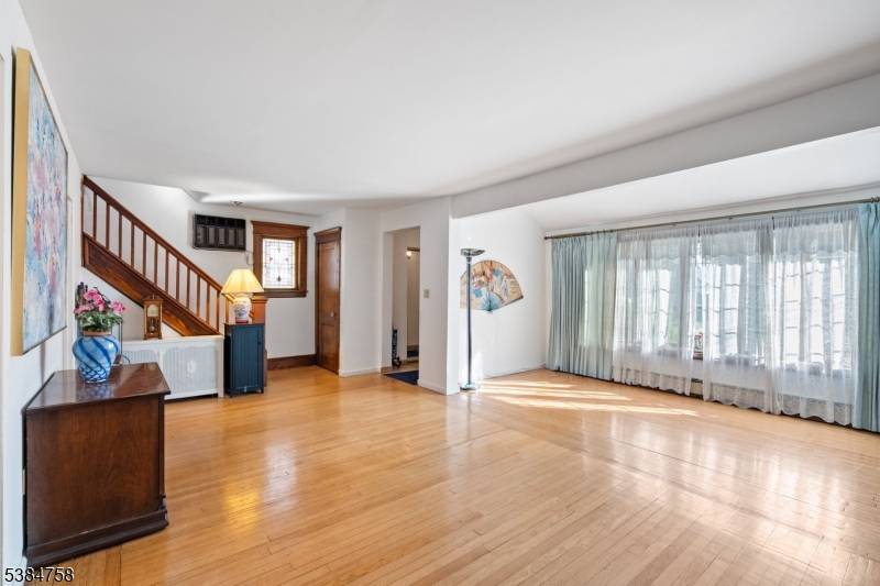 Teaneck Twp., NJ 07666,489 Maple Ave