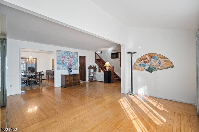 Teaneck Twp., NJ 07666,489 Maple Ave