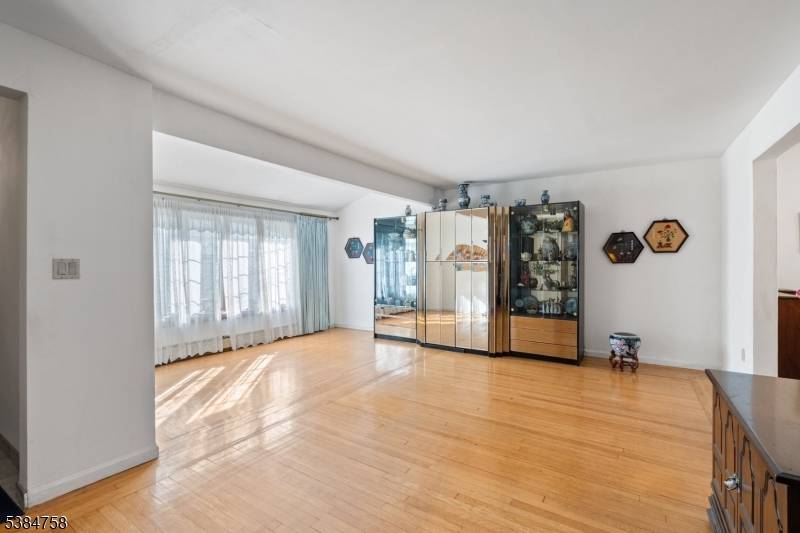 Teaneck Twp., NJ 07666,489 Maple Ave