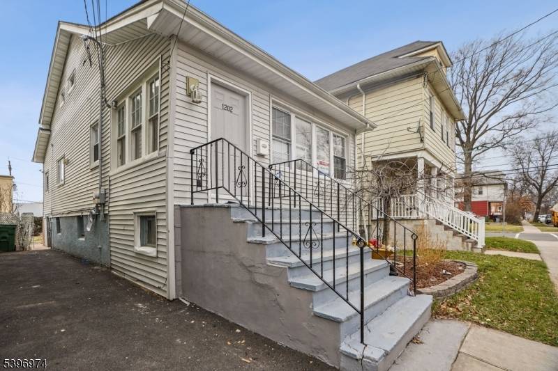 Roselle Boro, NJ 07203,1202 Warren St